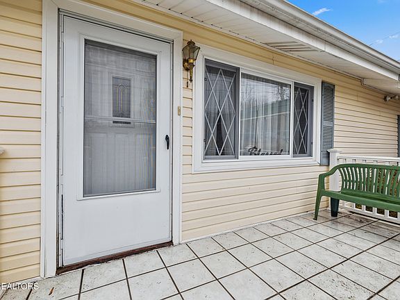 3rd image of 4412 Pinehurst Dr