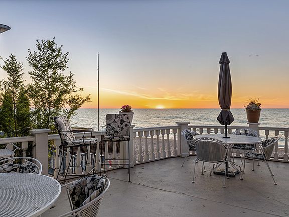 3rd image of 2300 Lake Shore Dr