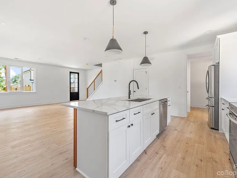 3108 Ross Ave — Photo 7