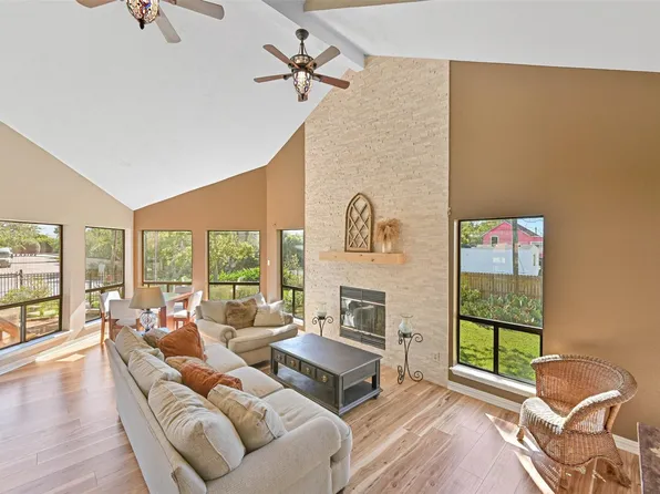 114 24th St, San Leon, TX 77539