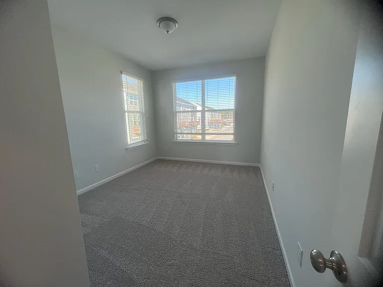 1518 Irving Hill Dr — Photo 12