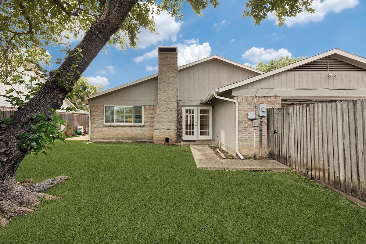 Building Photo - 2117 Oak Brook Dr