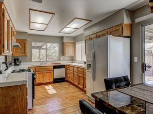 16261 Lake Shore Cv, Apple Valley, CA 92307