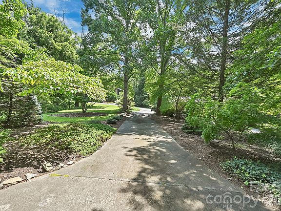4th image of 30 Nichols Hill Dr