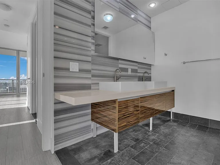 1100 Biscayne Blvd #4308 — Photo 41