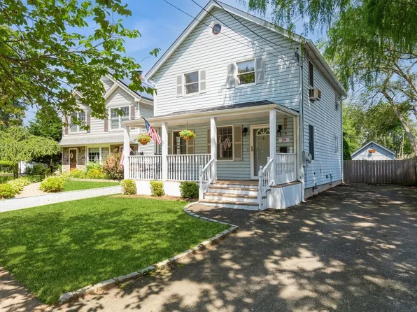 29 Irish Lane, East Islip, NY 11730