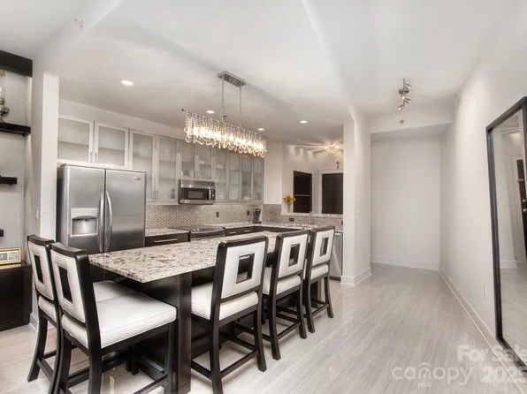333 W Trade St Unit 1304, Charlotte, NC 28202