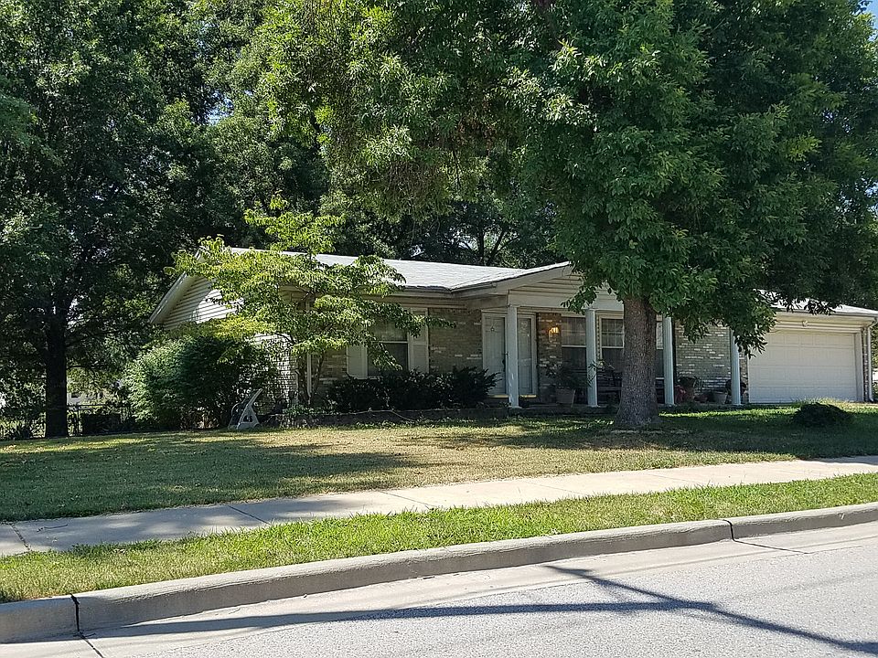 2nd image of 1805 Thoele Rd