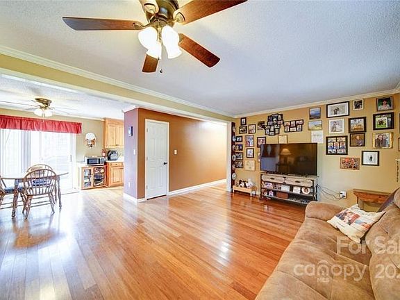 5th image of 165 Parkland Dr
