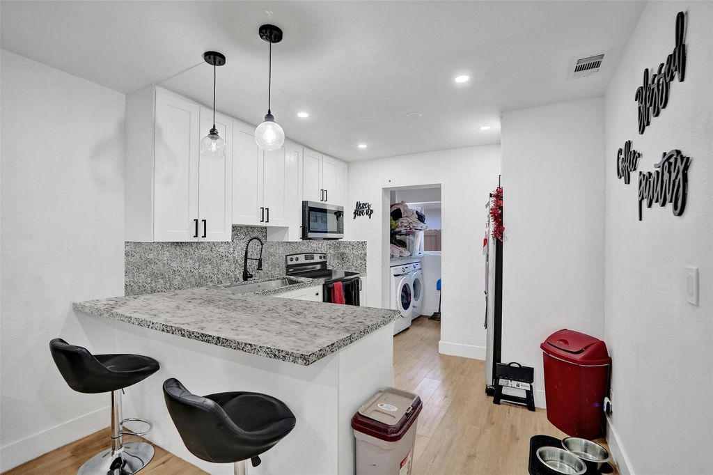 209 NE 9th Street, photo 4