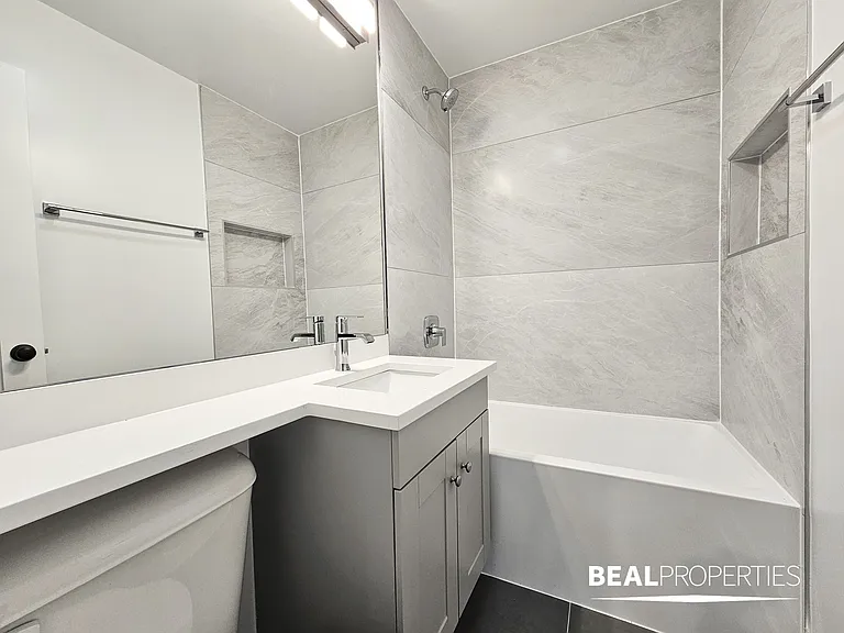 555 W Stratford Place — Photo 25