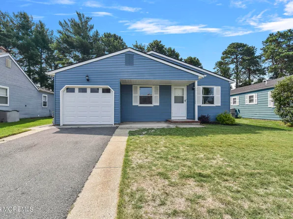 8 Noranda Street, Toms River, NJ 08757