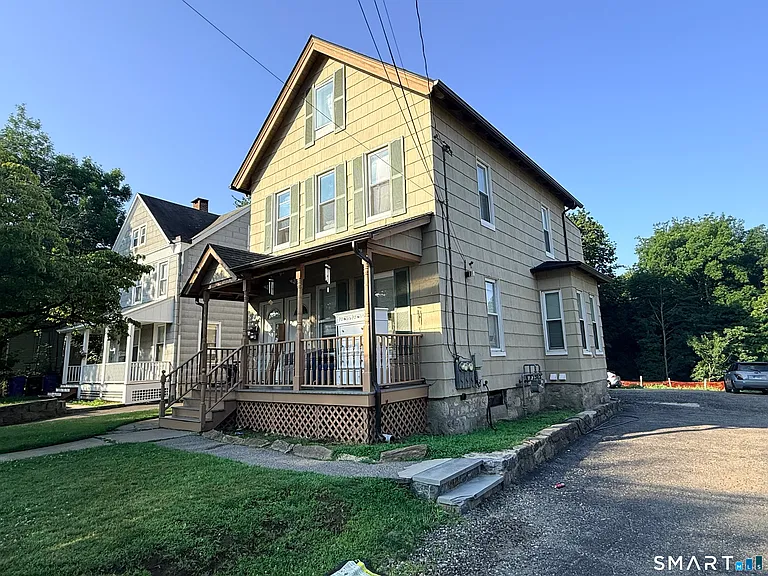 26 Taylor Ave — Photo 2
