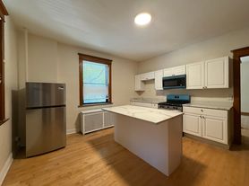 532 W 31st St
