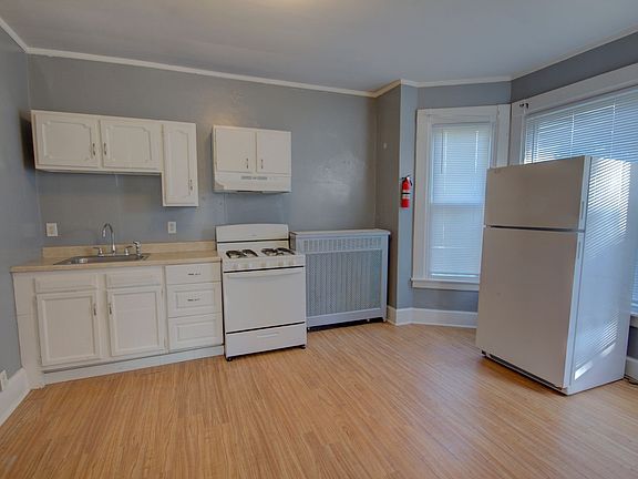 2nd image of 1715 Grand Ave #1