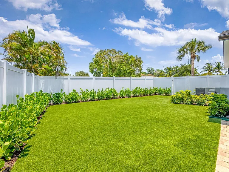 204 W Whitney Dr — Photo 44