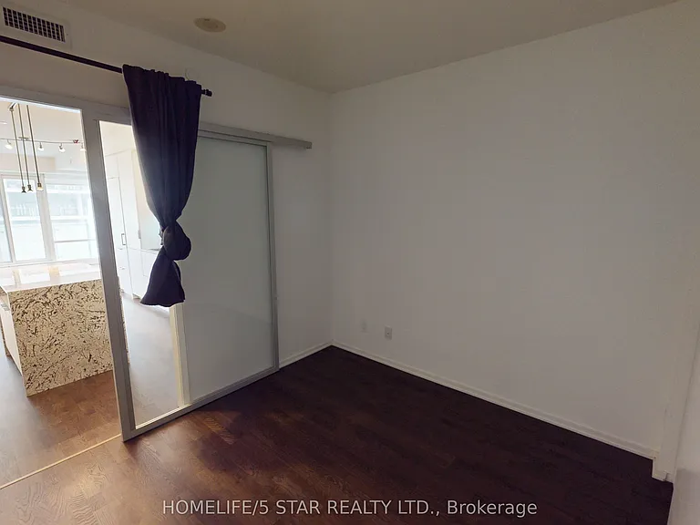 1 Bloor St E #4407 — Photo 9