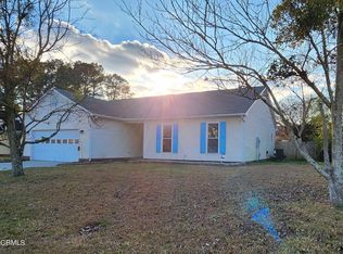 302 Fall Dr, Jacksonville, NC 28540