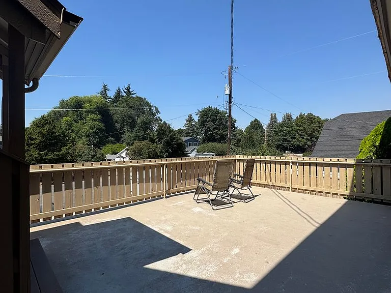 1100 N B St — Photo 13