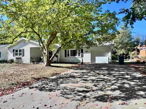 208 Jana Rd, Macomb, IL 61455