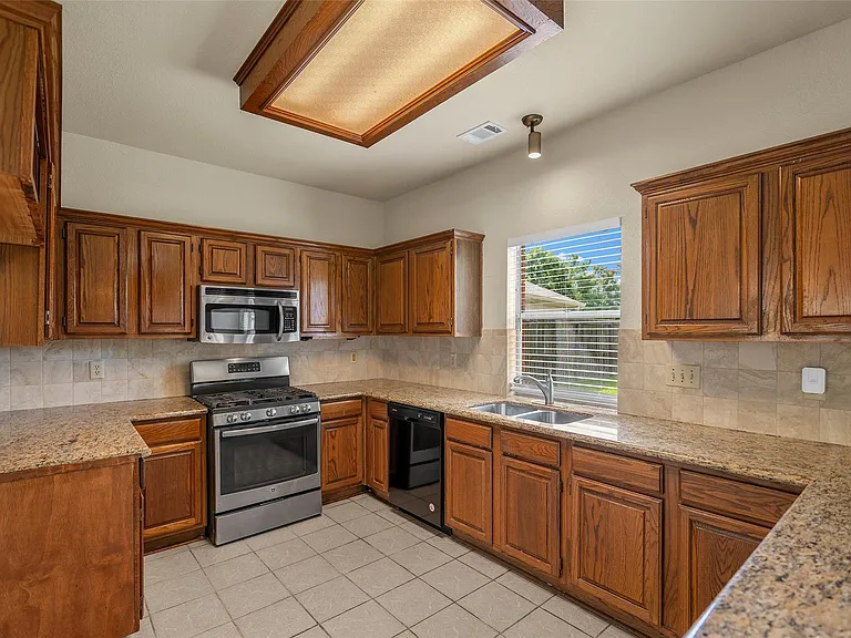 4922 Moss Run Dr — Photo 7
