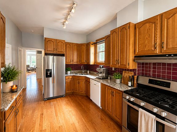 4th image of 1331 N Oakley Blvd #2