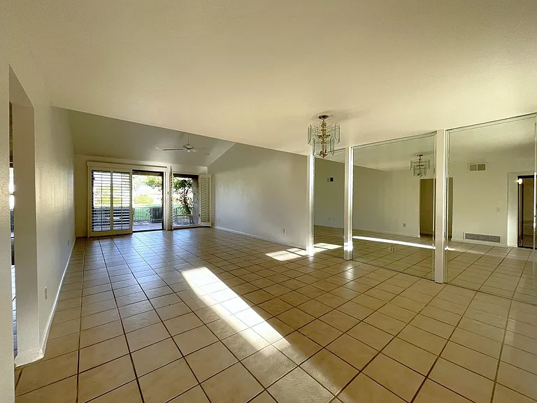 35 Malaga Dr — Photo 9