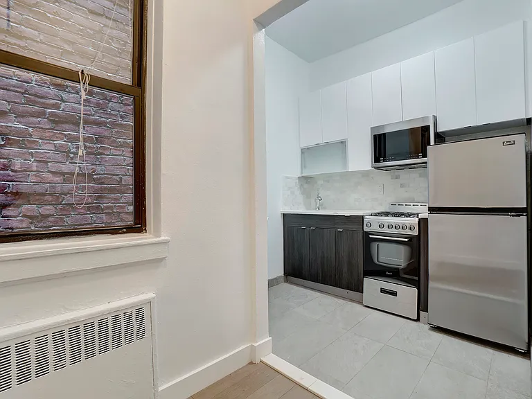 148 E 30th St #3E — Photo 5