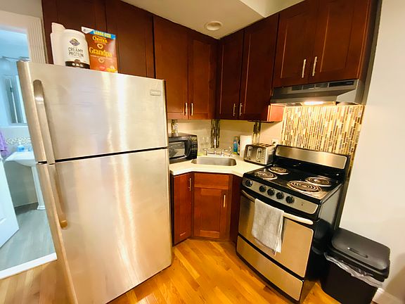 4th image of 27 E 126th St APT 1