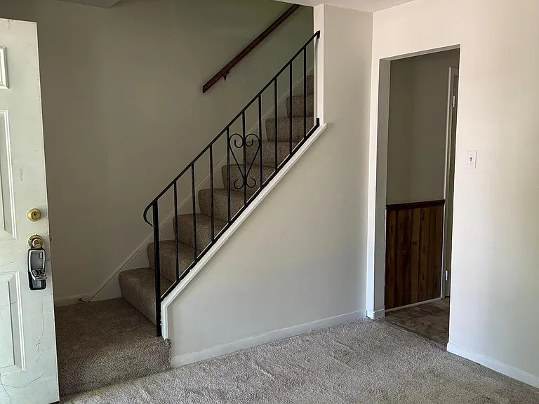 242 Cameron St — Photo 3