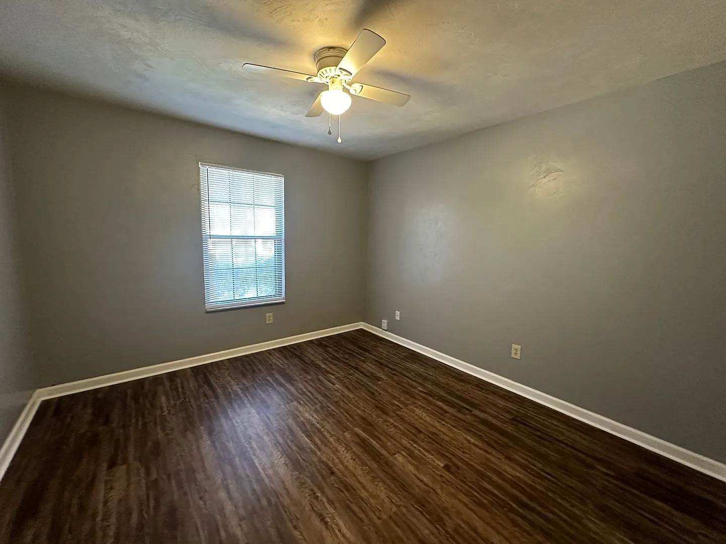 Downstairs Unit Near Tmh W/ No Carpet — Photo 3
