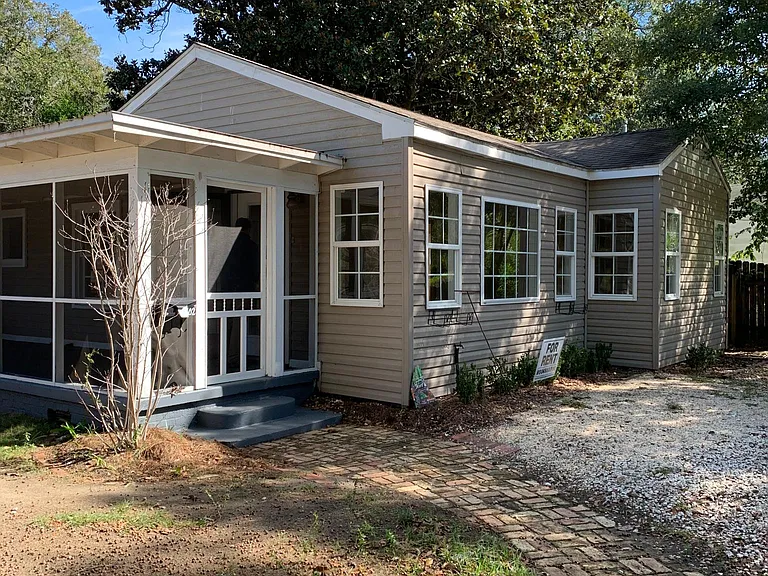 102 Country Club Rd — Photo 1
