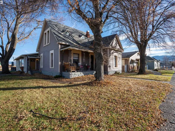 2109 3rd St, La Grande, OR 97850