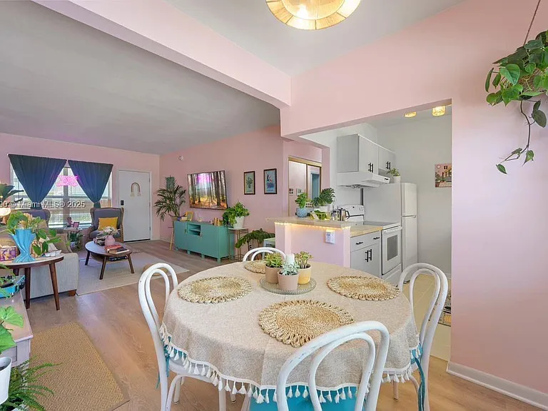 315 Van Buren St #104B — Photo 9