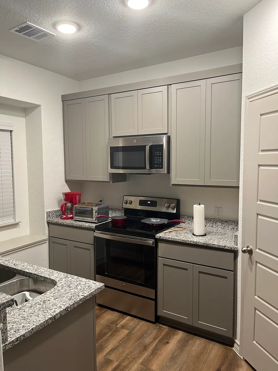 Building Photo - 2077 Silver Oaks #207