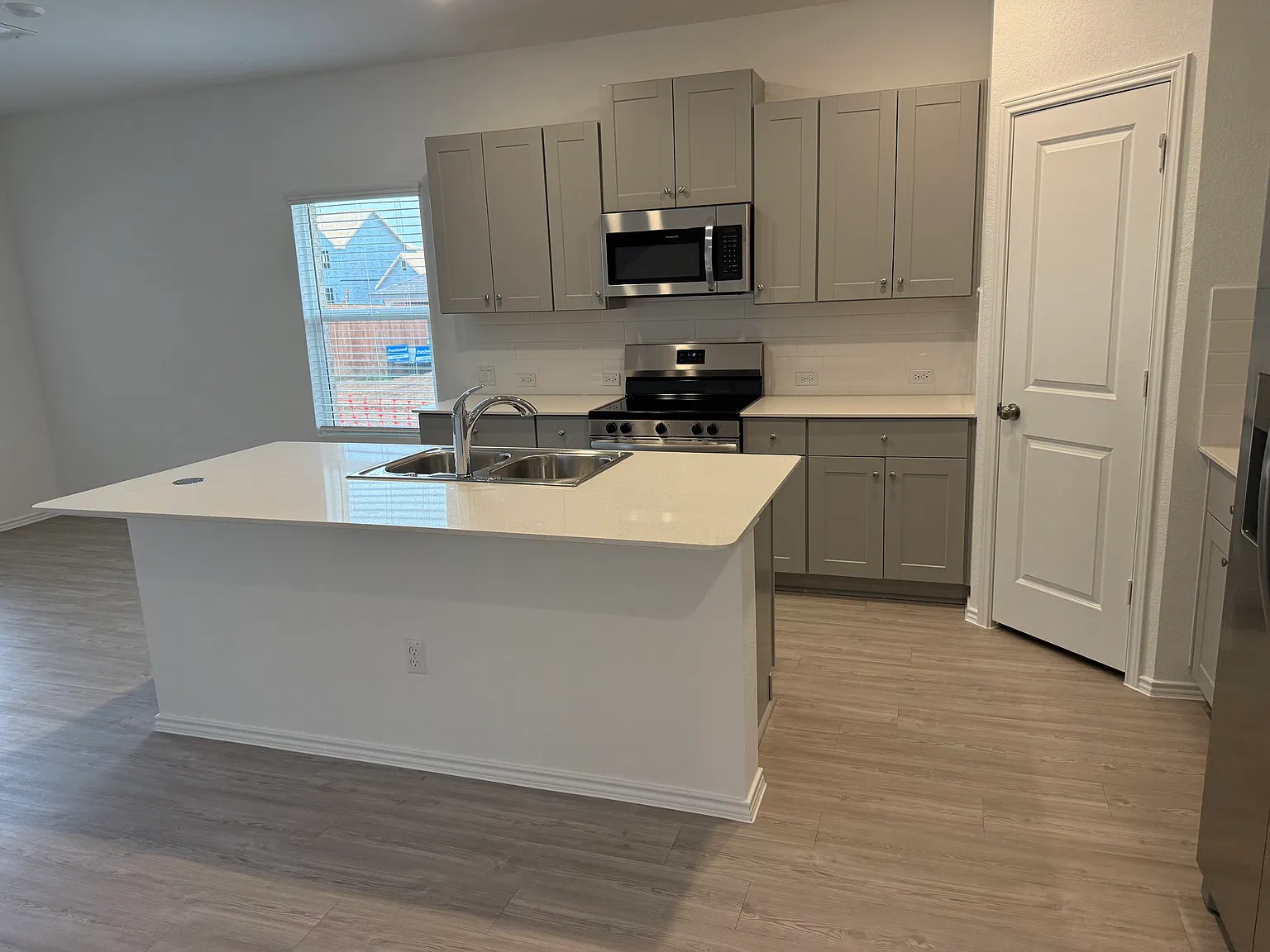 108 Greystone Ct — Photo 4