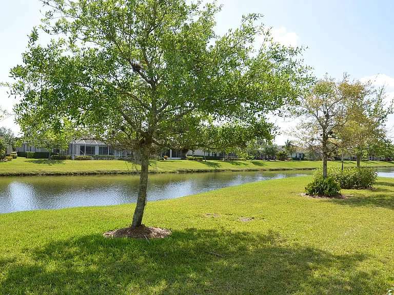 3205 Brookfield Dr — Photo 4