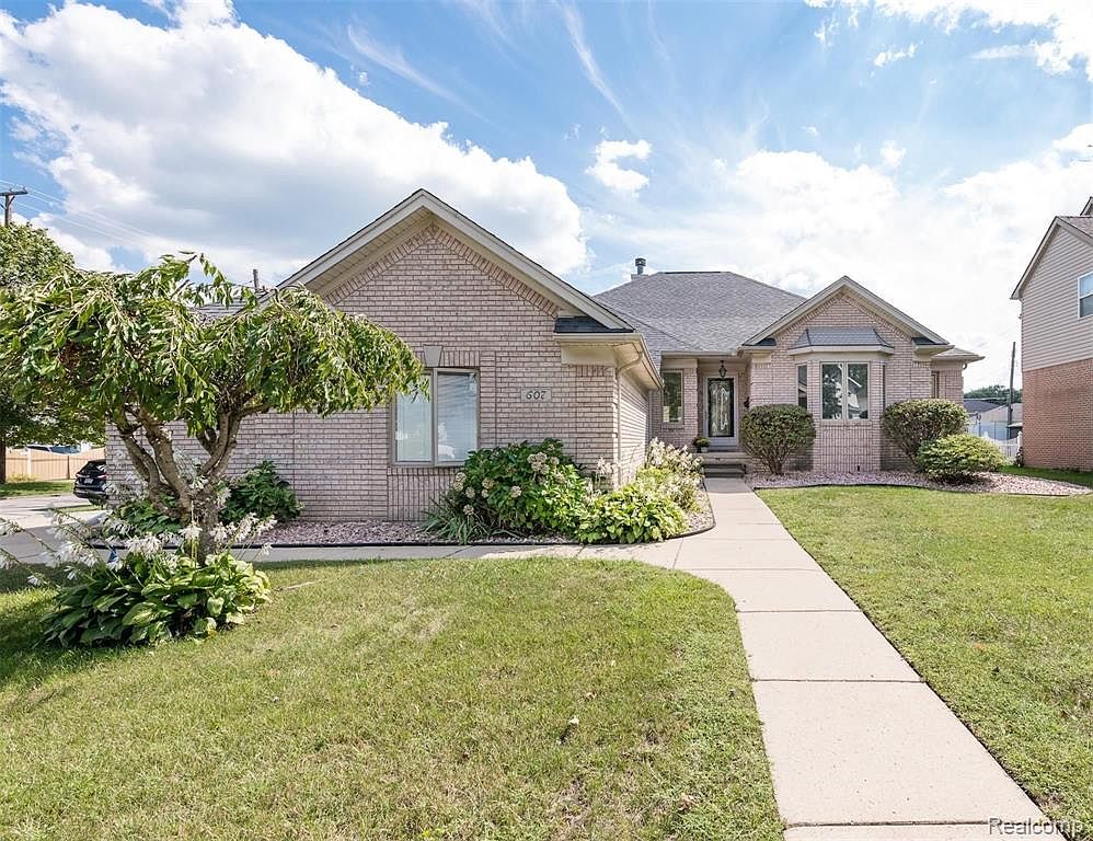 607 Vinewood St, Wyandotte, MI 48192 Zillow