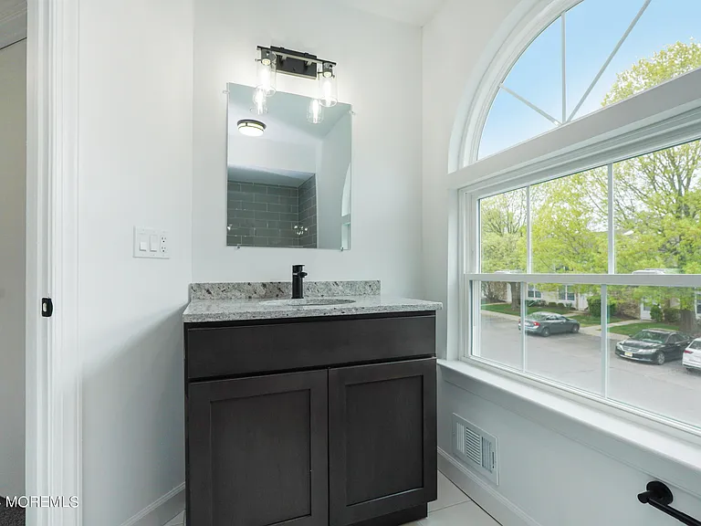 27 Karen Dr — Photo 23