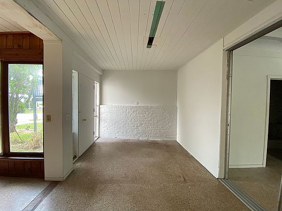 3rd image of 514 Phoenix Ave