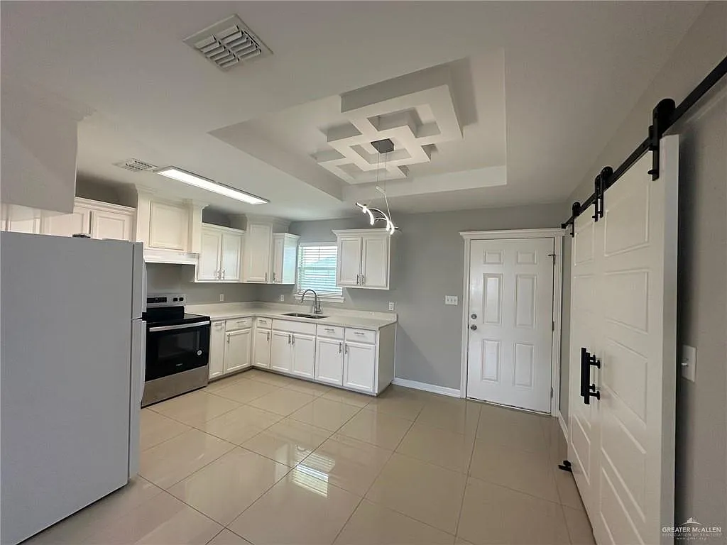 3 bed, 2.0 bath, 1330 sqft, $1,500 — Photo 3