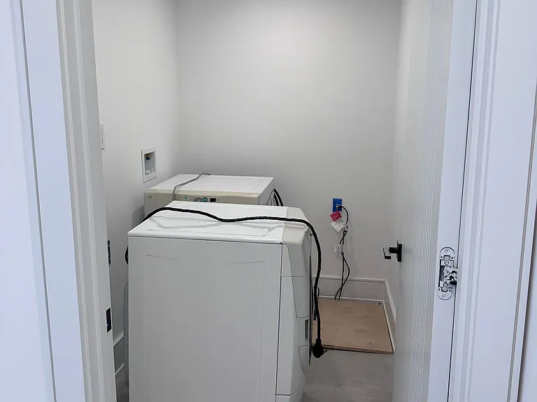 506 Wellington Cres #BASEMENT — Photo 8