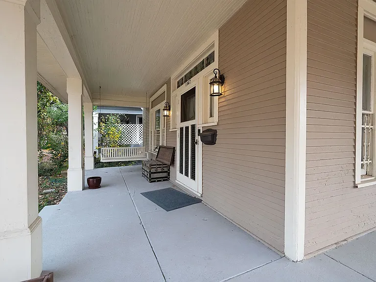 1347 Harbert Ave — Photo 17