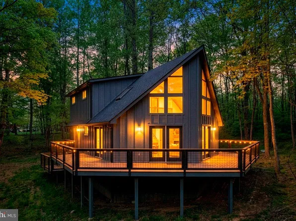 325 Persimmon Hill Dr, Roseland, VA 22967