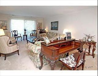 1st image of 140 Franklin Pl E APT 206