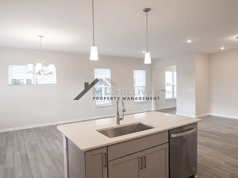 1010 Crater Lake Way — Photo 16