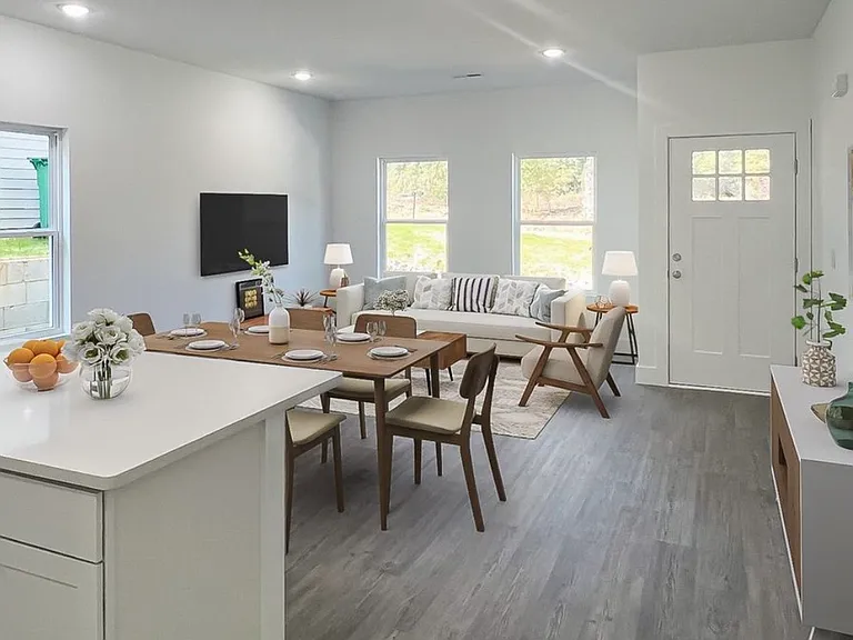323 R C Thompson Rd — Photo 3