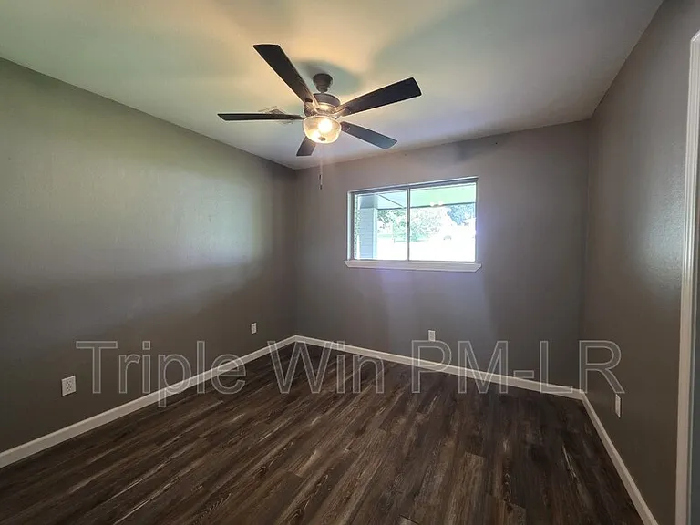 1908 E Lakeview — Photo 25