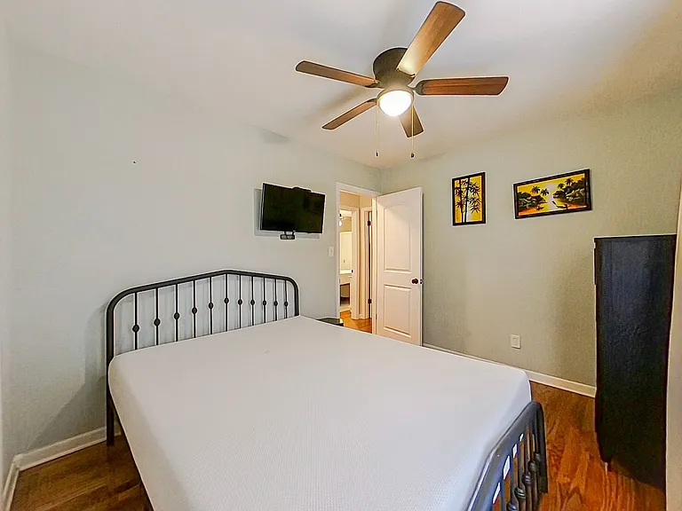 1117 Eisenhower Dr — Photo 17