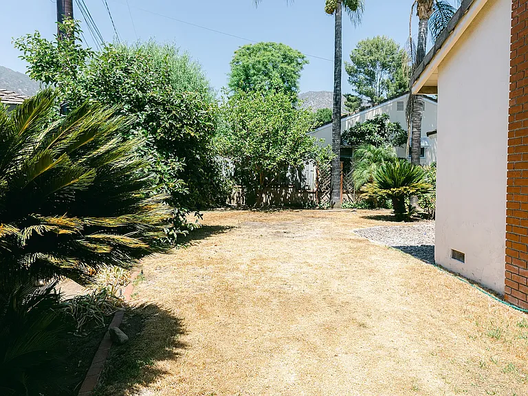 1661 Highland Oaks Dr — Photo 13